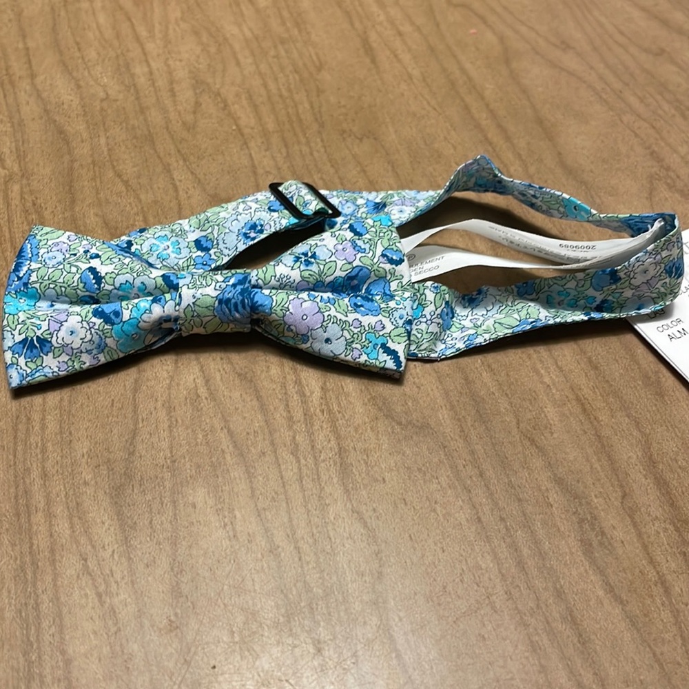 Liberty Print Floral Bow tie NWT